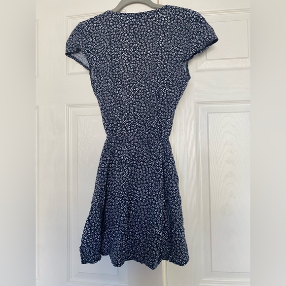 BRANDY MELVILLE Blue flower print wrap dress - Picture 2 of 3